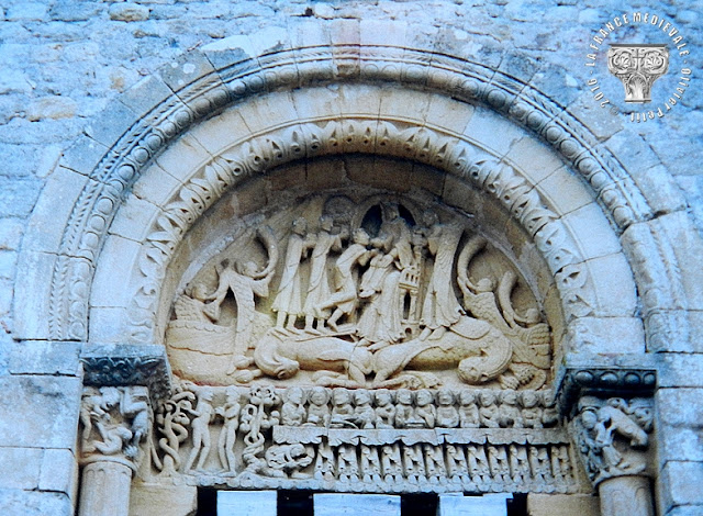 NEUILLY-EN-DONJON (03) - Portail roman de l'église Ste Marie Madeleine