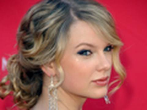  Hair Styles on Messy Updo Hairstyles How To Do Taylor Swifts Messy Side Swept Updo