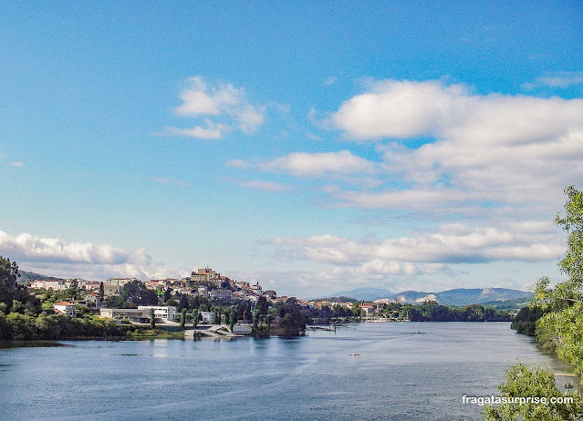 Rio Minho e cidade de Tuy no Caminho de Santiago