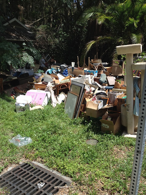 hoarders-house-mess