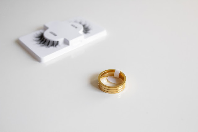 Gamiss False lashes-Gold ring