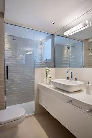 banheiro-azulejo-metro-cinza-claro-com-branco