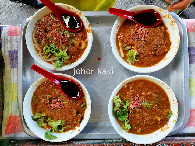 Kim Laksa in Nan Guang Coffee Shop in Balik Pulau, Penang 金叻沙