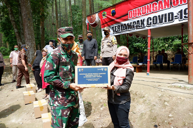 KodimKaranganyar - Bhakti Sosial Dukungan Untuk Pekerja Parekraf Terdampak Covid-19