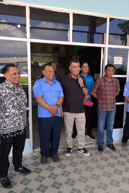 Bupati Wan Siswandi Serahkan Satu Unit Mobil Tangki Air kepada PDAM Tirta Nusa