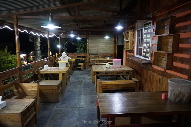 Warung dekat area Kopeng yang menjual Brokoli Goreng