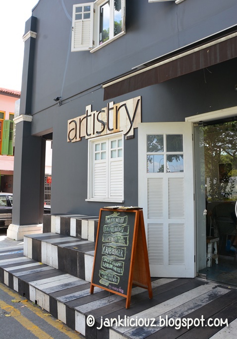 Artistry Cafe: Needs improvement on service