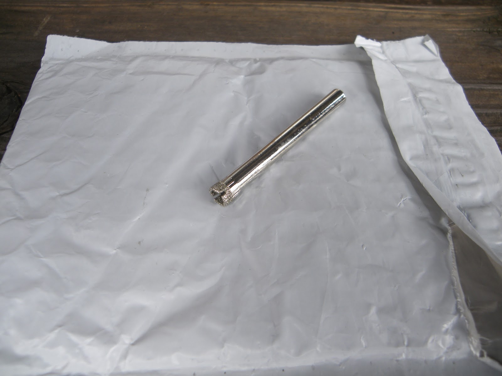 100円ショップ 百均 の陶器に穴を開けて ミニ盆栽の鉢にする メダカの大工