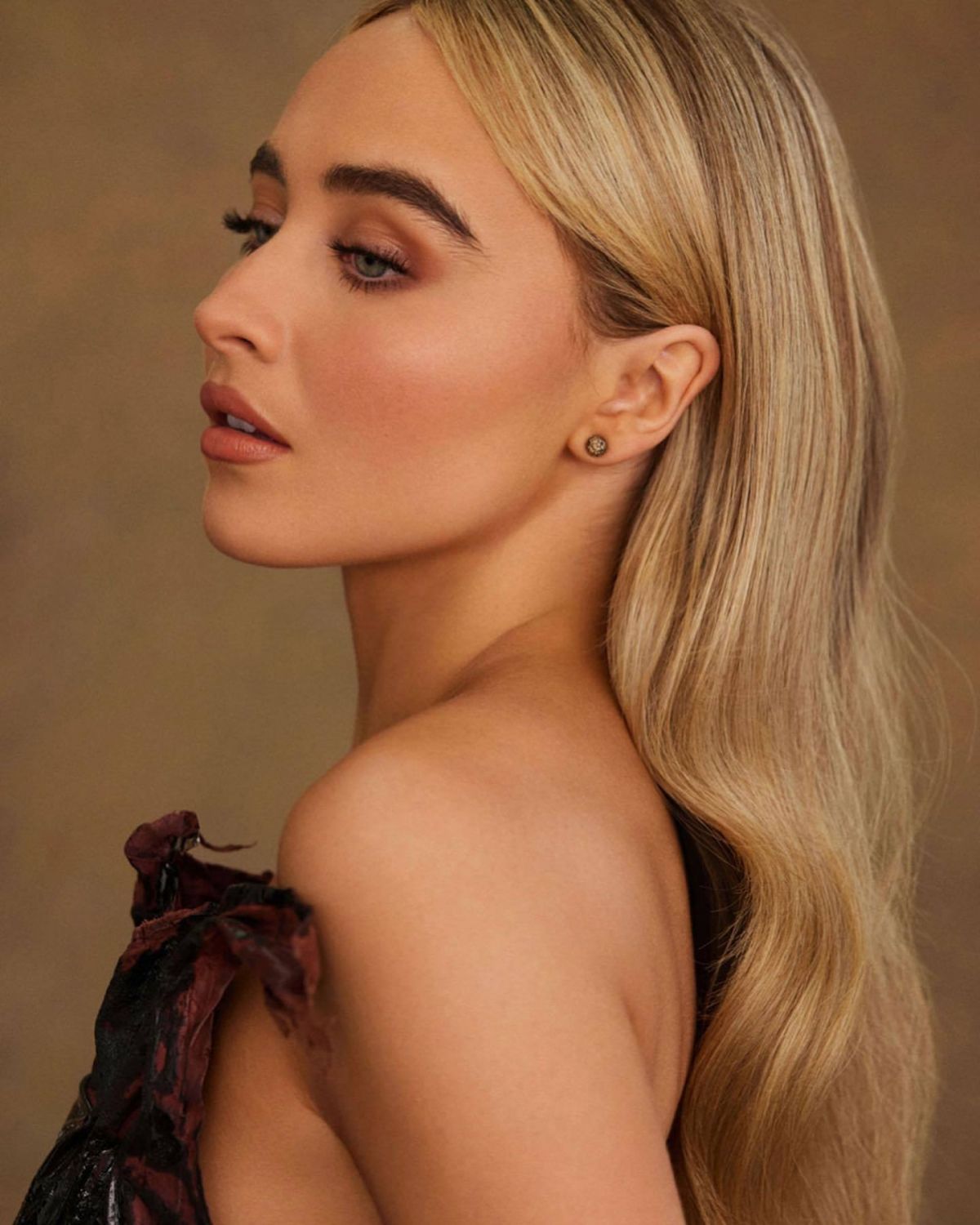 SNEAK PEEK Sabrina Carpenter in "Marie Claire"