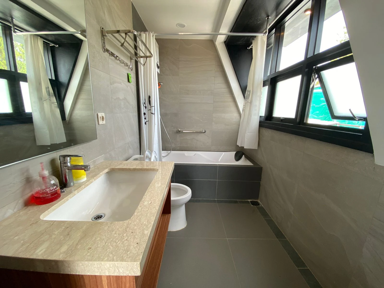 VA(19) Villa Avilla Kamar Mandi WC Toilet ada Bathtub