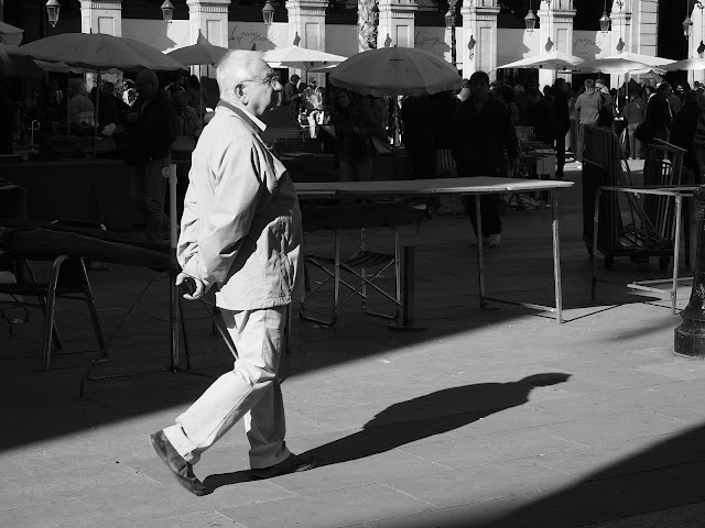 plaza real barcelona old man