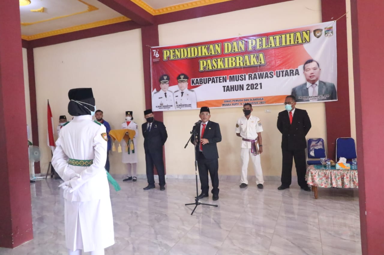 Bupati HDS Kukukuhkan Paskibraka Kabupaten Muratara 2021