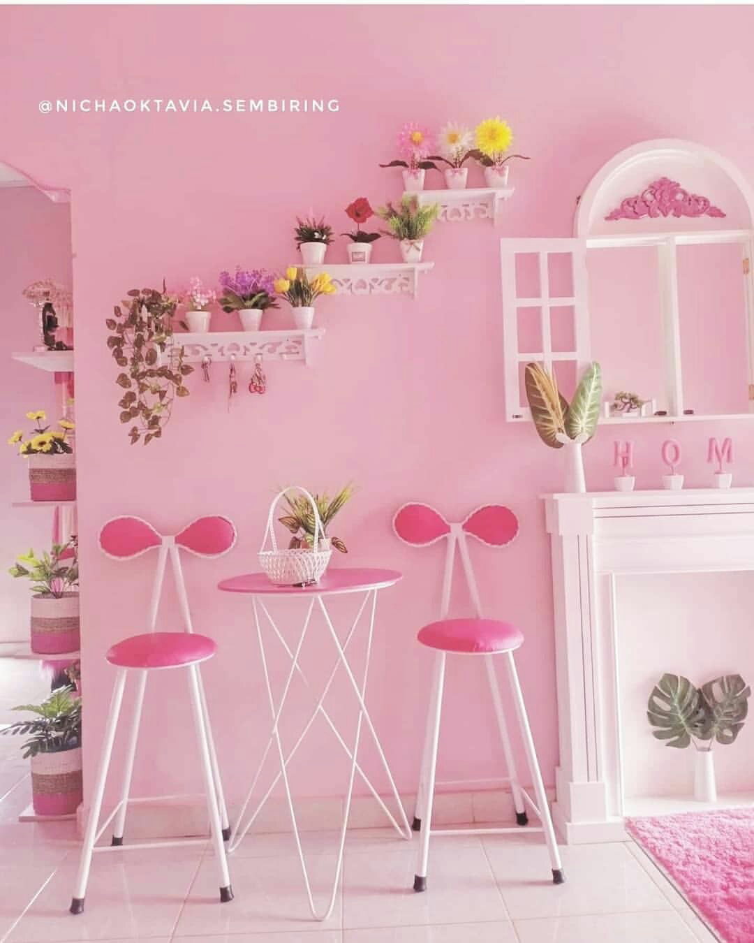 Hiasan interior pink