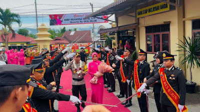 Tiba di Mapolres Kerinci, AKBP Arya Tesa Brahmana Disambut Tarian dan Tradisi Pedang Pora