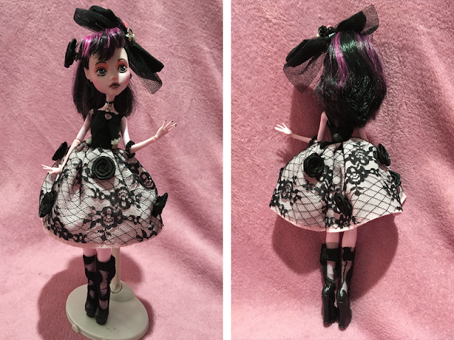 draculaura com roupa nova, penteado, rosto e stand também novos