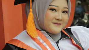 Mahasiswi yang Mendapat Beasiswa dari Bupati Hj.Nina Agustina SH.MH.C.R.A.