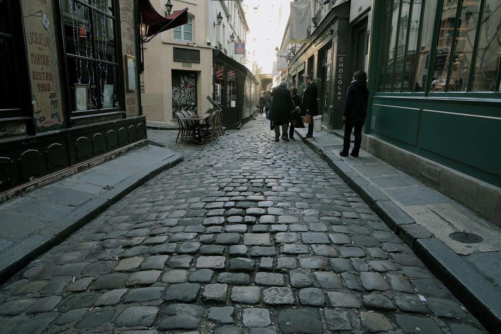 クール・デュ・コメルス・サンタンドレ小路（Cour du Commerce Saint-André）