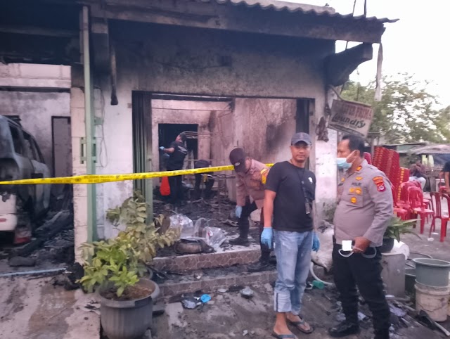 Polsek Cisoka Polresta Tangerang Cek TKP Kebakaran Yang Sebabkan 3 Orang Meninggal