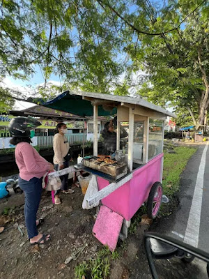 Gerobak Sate Viral Pinggir Jalan