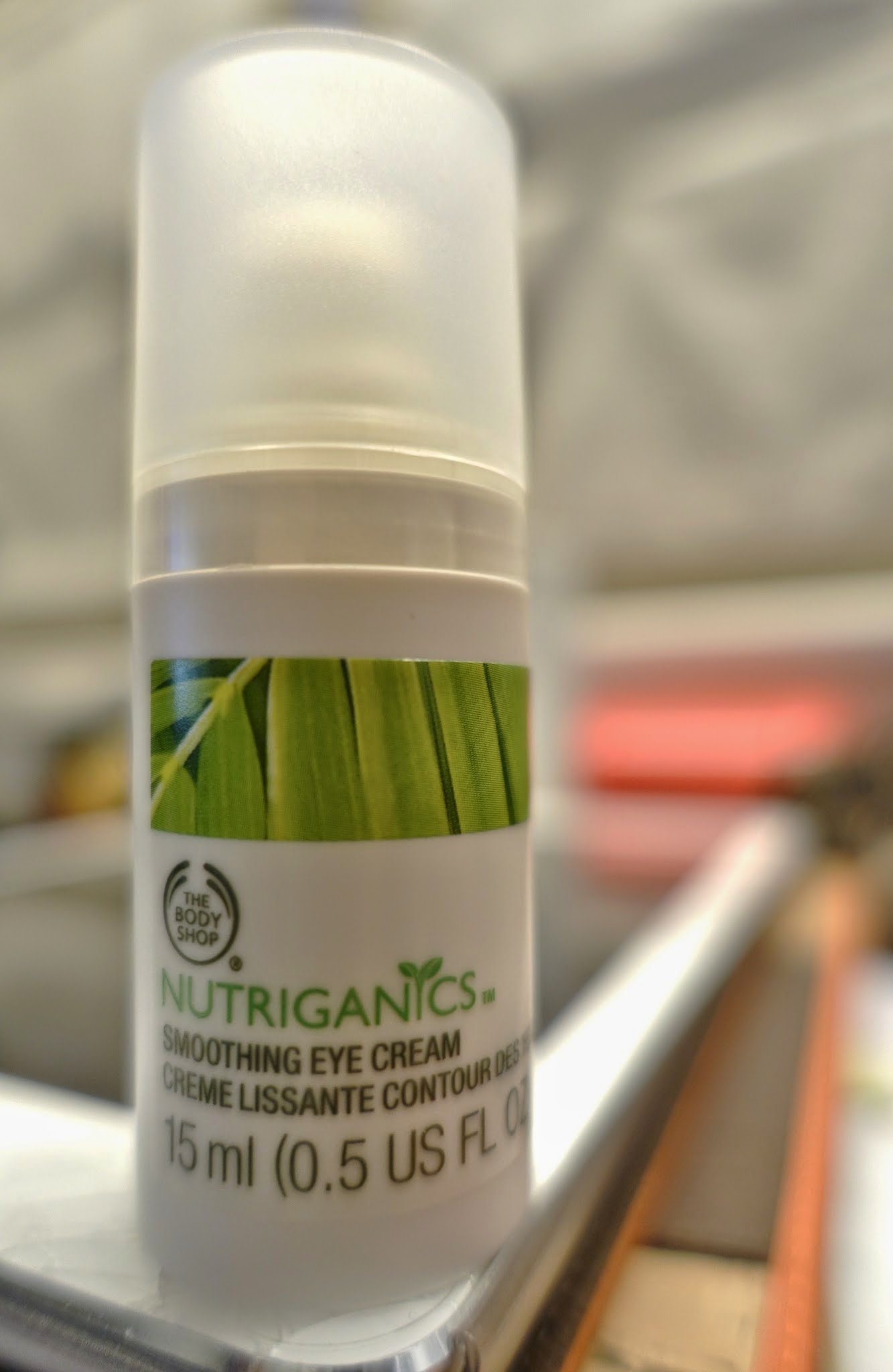 Review : The Body Shop Nutriganics Smoothing Eye Cream 
