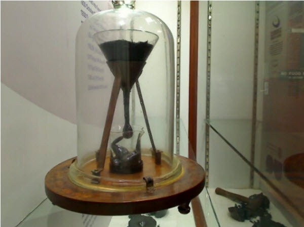 Pitch_drop_experiment_webcam