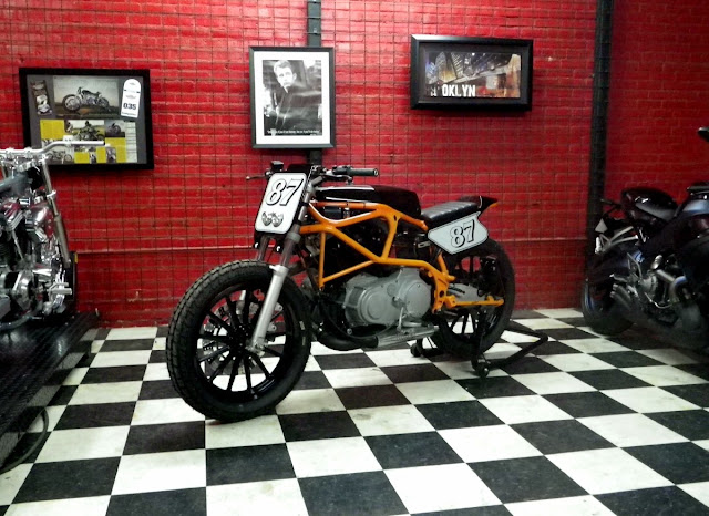 Buell Flat tracker ( Buell blast flat tracker, Buell street tracker ) By Wonder Customs Motorcycles. They built a custom gas tank, tail, number plate and light housing, side mount license plate, Hub adaptors for 19" wheels and race tires