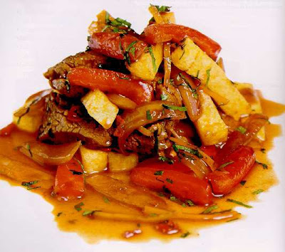 Receta de Lomo Saltado preparado con carne de soya