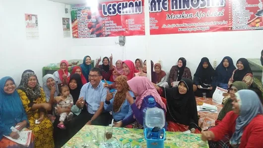 Mastilizal Aye  Makan Sate Bareng Warga Kampung Baru Berok