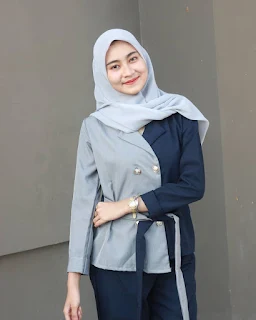 Hijabers cantik Ririn Putri Anjani