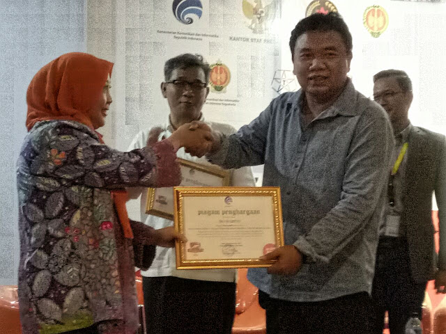 Teknologi Informasi untuk Penguatan Partisipasi Publik