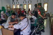 Personil Polsek Cipaku Laksanakan Monitoring Dalam Giat Penyaluran Bansos Di Kecamatan Cipaku.