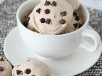 Mocha Chocolate Chip Meringues