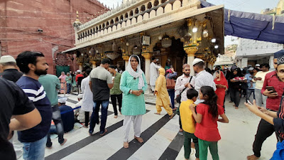 https://gowithharry.com/nizamuddin-dargah-walk-qawwali-timing-metro/