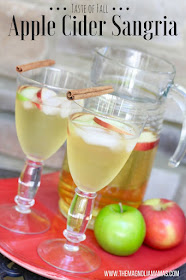 Apple Cider Sangria Recipe. The yummiest cocktail recipe for fall! 