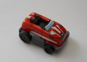 coche propulsado de regalo de los huevos kinder sorpresa