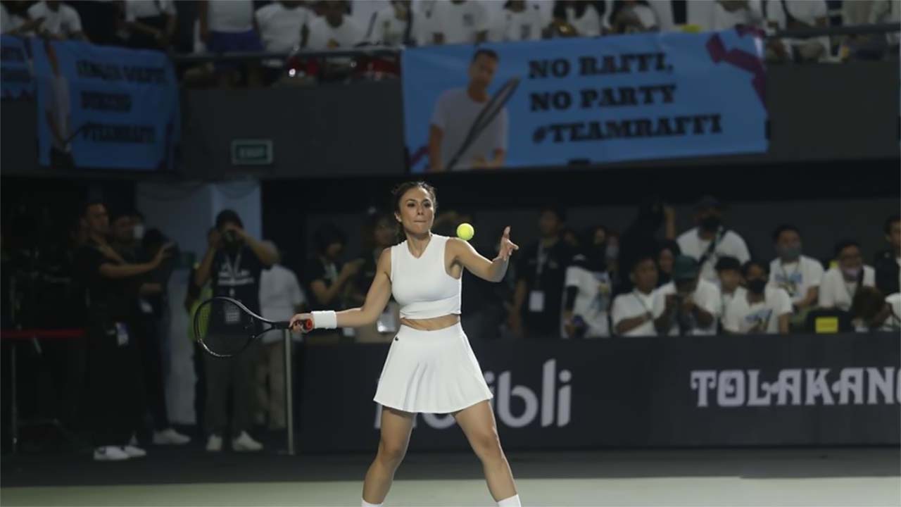 Pesona Wulan Guritno di Lapangan Tenis yang Bikin Salah Fokus