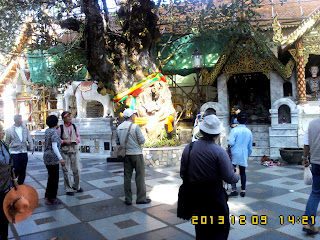 Gaurav Gupta on tour with local ChiangMai tour guide to Doi Suthep temple on 09 nov 2013