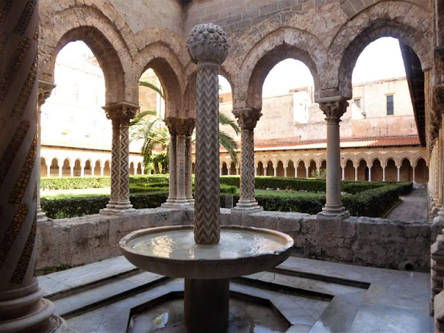 fontana nel chiostro benedettino