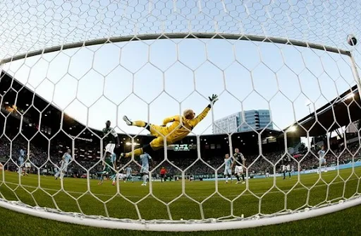 Sporting Kansas City goalkeeper Jimmy Neilsen unable to stop a shot from Darlington Nagbe