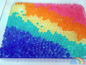 Bolas de hidrogel hidratadas en forma de arcoiris