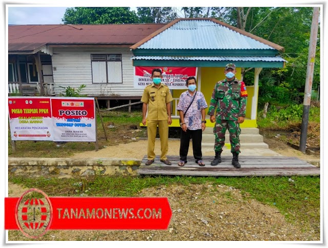 Babinsa Laksanakan Protokol Kesehatan Bersama Kades Di Posko COVID-19