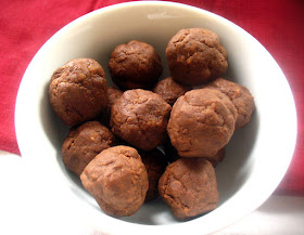 No-Bake Chocolate Peanut Butter Protein Balls