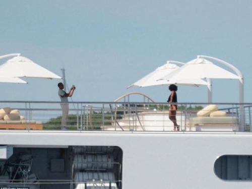 barack michelle private yacht1