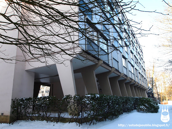 Vaires-sur-Marne - Résidence du Parc de l'Aulnay  Promoteur: Manera S.A.  Architecte: Jacques Beufé  Construction: 1968