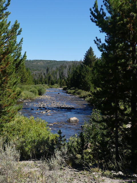 01: wide, shallow river in a wide, less shallow valley