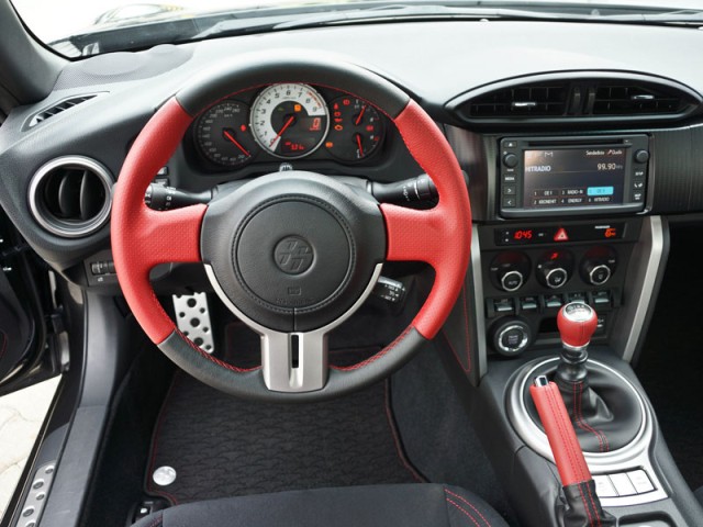 Toyota GT 86 2013 interior