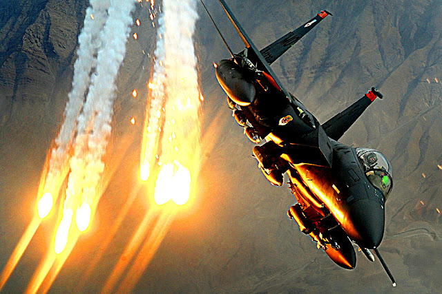 F-15 Eagle flares