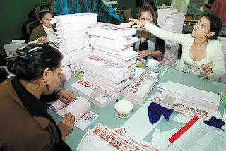 Distributing ballots in the Honduras primaries