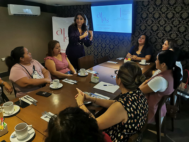 Las mujeres, llamadas a encabezar el desarrollo de Yucatán: Angélica Araujo Lara