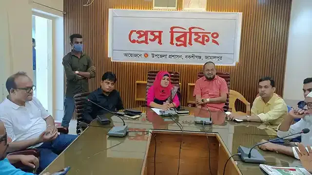 প্রধানমন্ত্রীর উপহার ঘর নিয়ে বকশীগঞ্জ ইউএনওর প্রেস ব্রিফিং